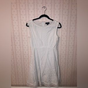 Stunning Tahari dress! Perfect for bridal showers or spring events! Size 6